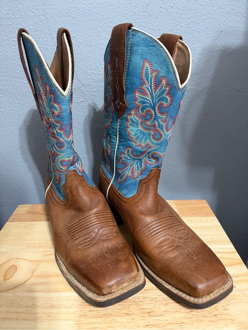 Ariat Brown Foot with Turquoise Embroidered Shaft Western Cowgirl Boots 9.5
